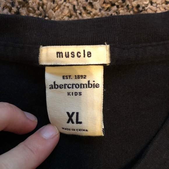 NWOT youth Abercrombie T-shirt - Picture 2 of 2